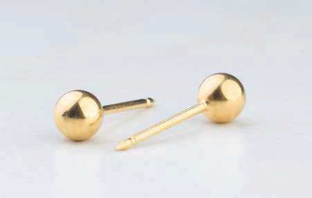 18KT solid gold ear piercing stud, catalogue ref. 241E