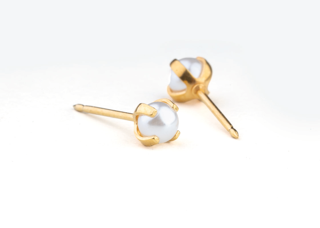 18KT solid gold ear piercing stud, catalogue ref. 252E