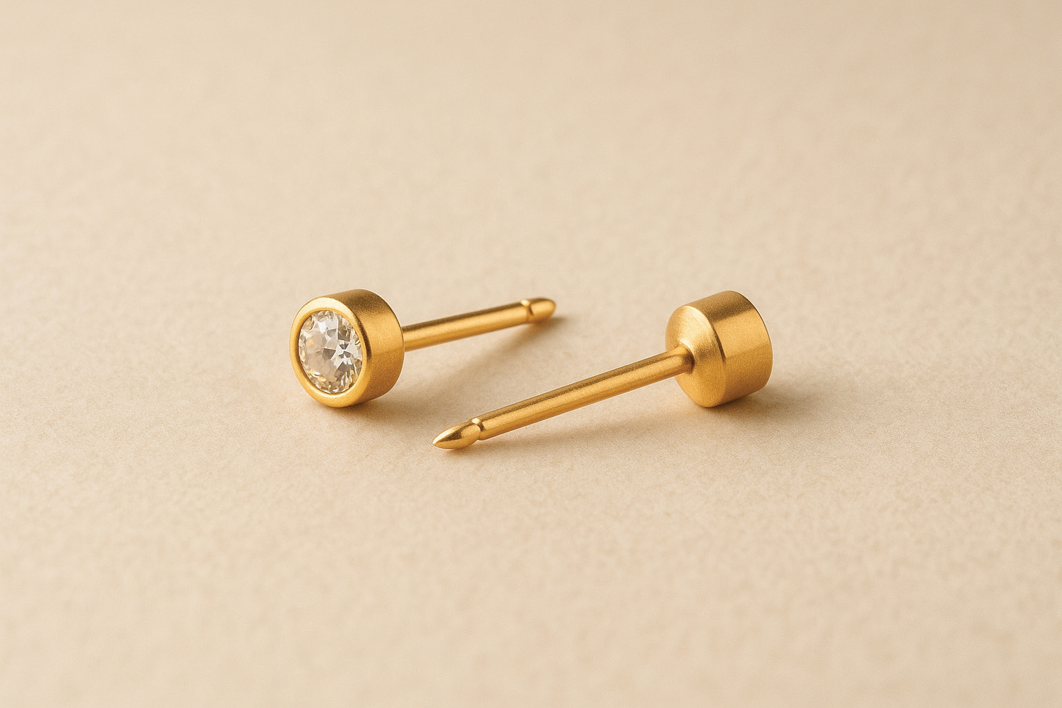 18KT solid gold ear piercing stud, catalogue ref. 253E