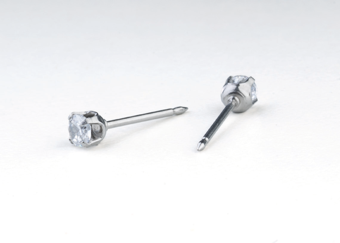 18KT solid gold ear piercing stud, catalogue ref. 257E